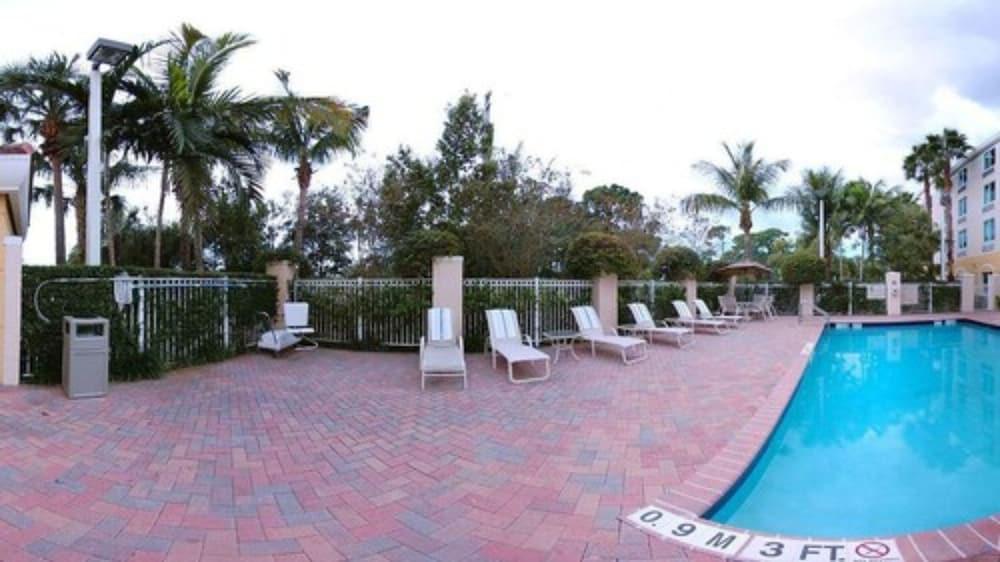 Comfort Inn & Suites Jupiter I-95 Екстериор снимка
