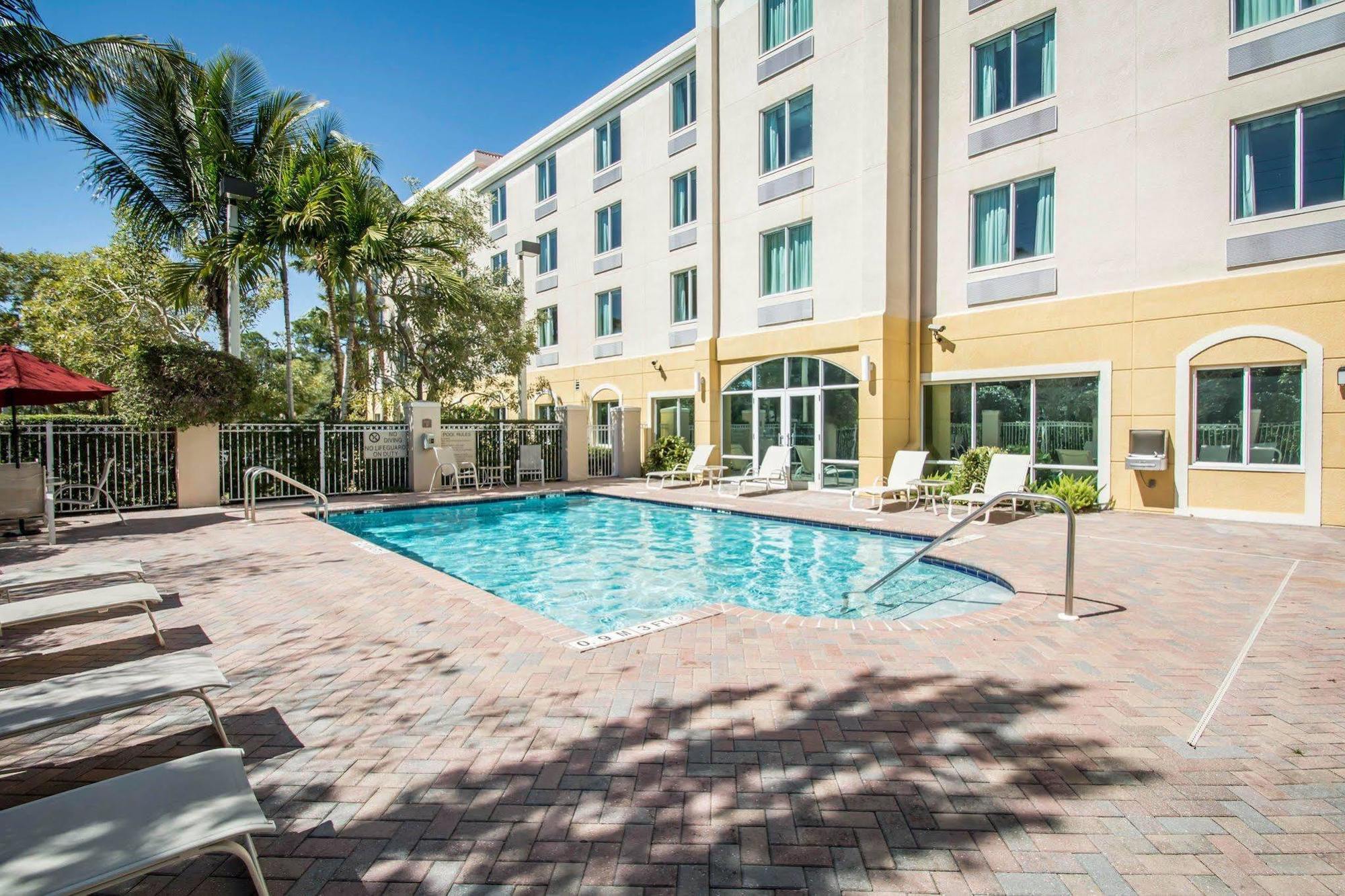 Comfort Inn & Suites Jupiter I-95 Екстериор снимка
