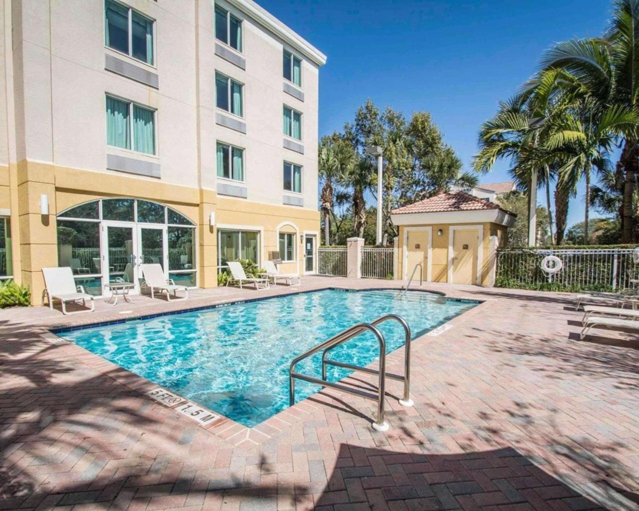 Comfort Inn & Suites Jupiter I-95 Екстериор снимка